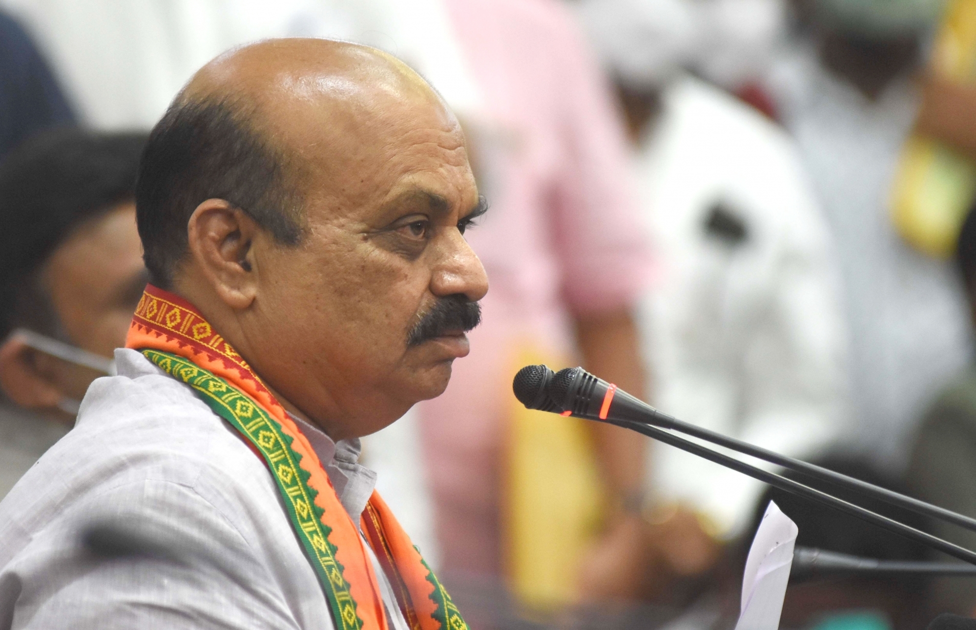 कर्नाटक में नए मंत्रियों ने शपथ तो ले ली, लेकिन नए सीएम के लिए कठिन कार्य साबित हो रहा विभागों का बंटवारा