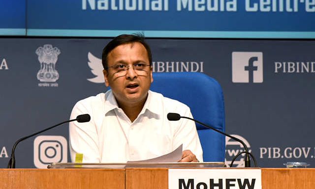 देश के 44 जिलों में 10 फीसदी से ज्यादा कोरोना संक्रमण दर, 18 में केस बढ़े, स्वास्थ्य मंत्रालय ने दी जानकारी