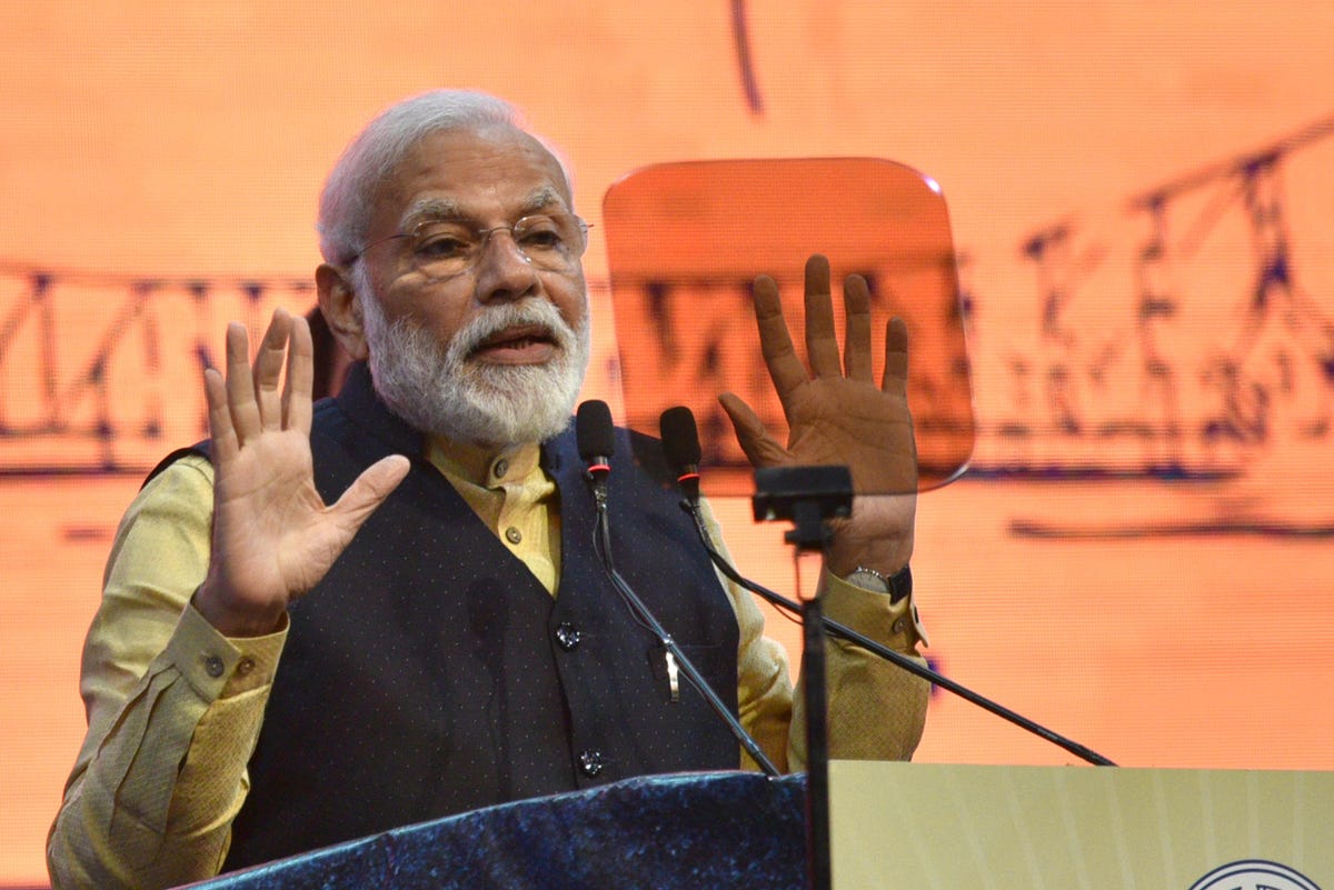 विष्णु नागर का व्यंग्यः मोदी सरकार ने छेड़ा नया भारत छोड़ो आंदोलन- देश में खुशहाली के लिए गरीबों भारत छोड़ो!