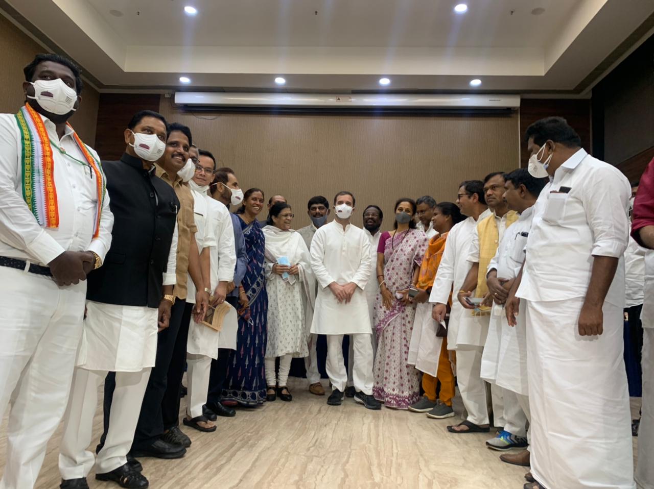 मोदी सरकार के खिलाफ एकजुट दिखा विपक्ष, राहुल गांधी बोले- यह देश के लोकतंत्र को बचाने की लड़ाई है