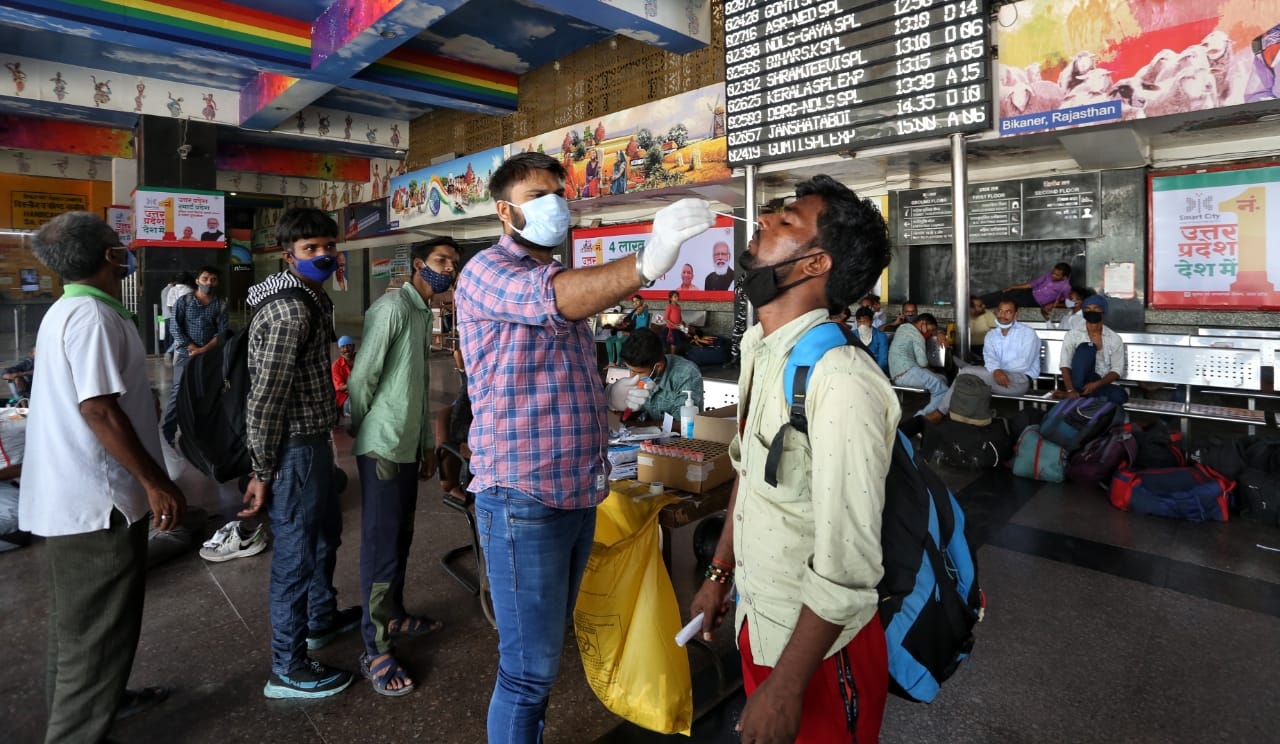 देश में कोरोना संकट जारी, बीते 24 घंटे में 40,120 नए मामले आए सामने, 585 लोगों की मौत