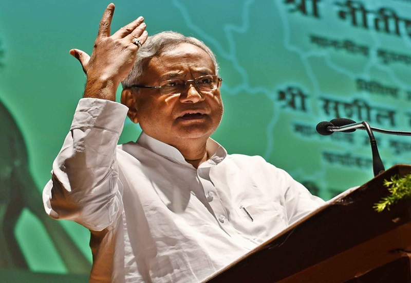 बीजेपी को बड़ा झटका देने की तैयारी में नीतीश कुमार, बिहार में जातीय जनगणना कराने का दिया खुला संकेत