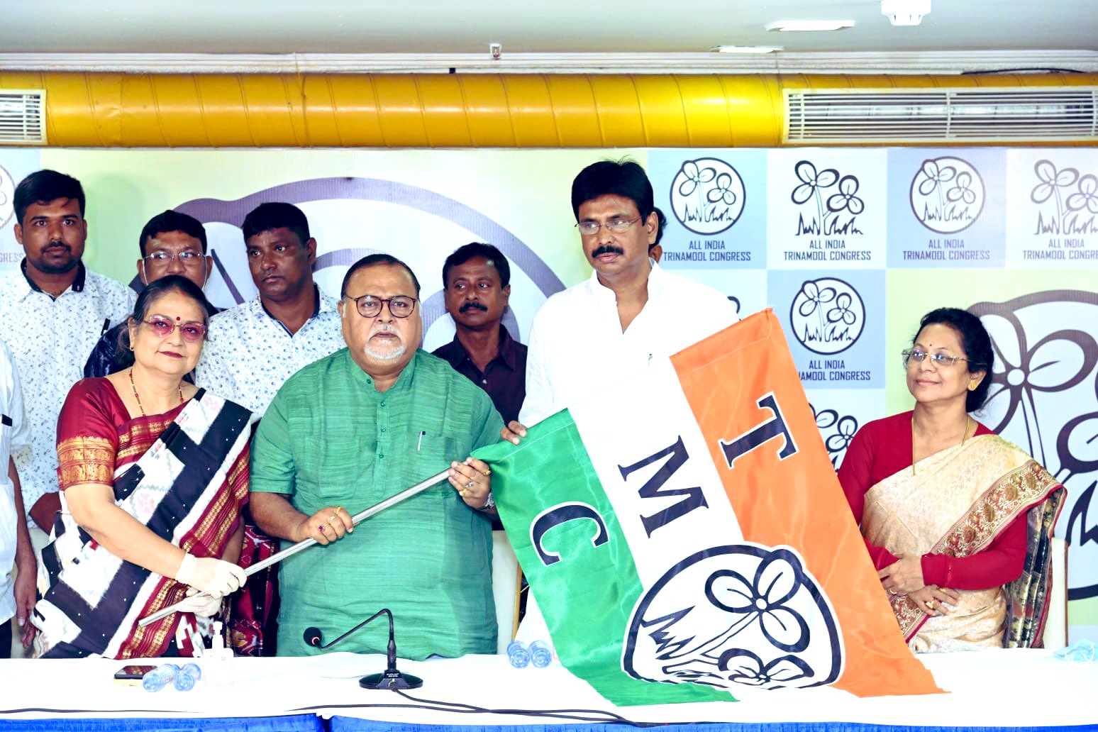 बंगाल में लगातार दूसरे दिन बीजेपी को झटका, एक और विधायक ने TMC में की वापसी, कई के कतार में होने का दावा