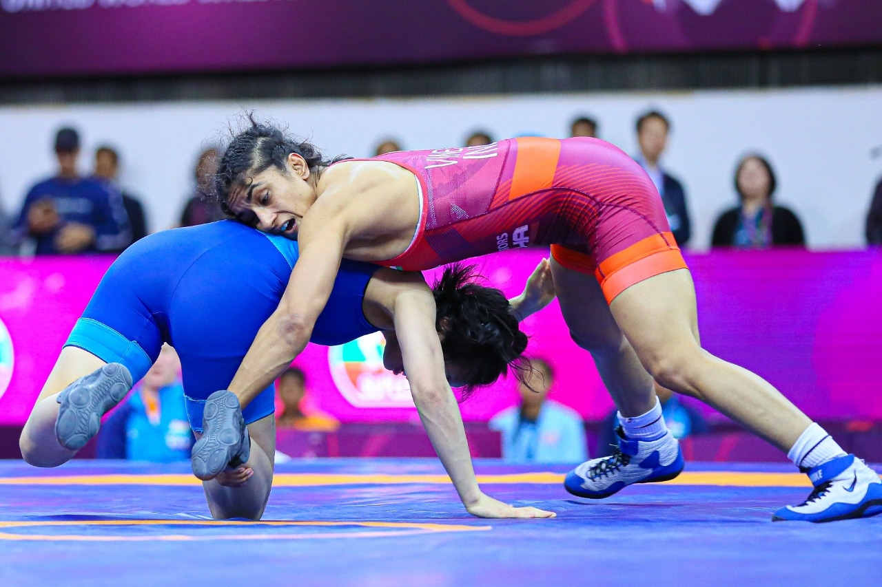 टोक्यो ओलंपिक: अनुशासनहीनता के आरोप में विनेश फोगाट अस्थायी रूप से निलंबित, इस पहलवान पर लगे गंभीर आरोप