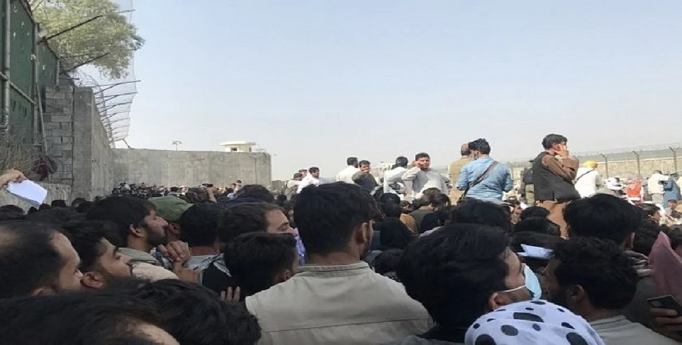 काबुल एयरपोर्ट धमाका: इस्लामिक स्टेट खुरासान ने ली हमले की जिम्मेदारी, 12 अमेरिकी सैन्यकर्मियों समेत 60 की मौत