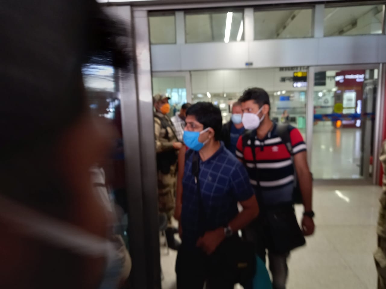 काबुल से लौटे यात्रियों की आपबीती: भारतीय दूतावास से नहीं मिली कोई मदद, तालिबान ने हमें आसानी...