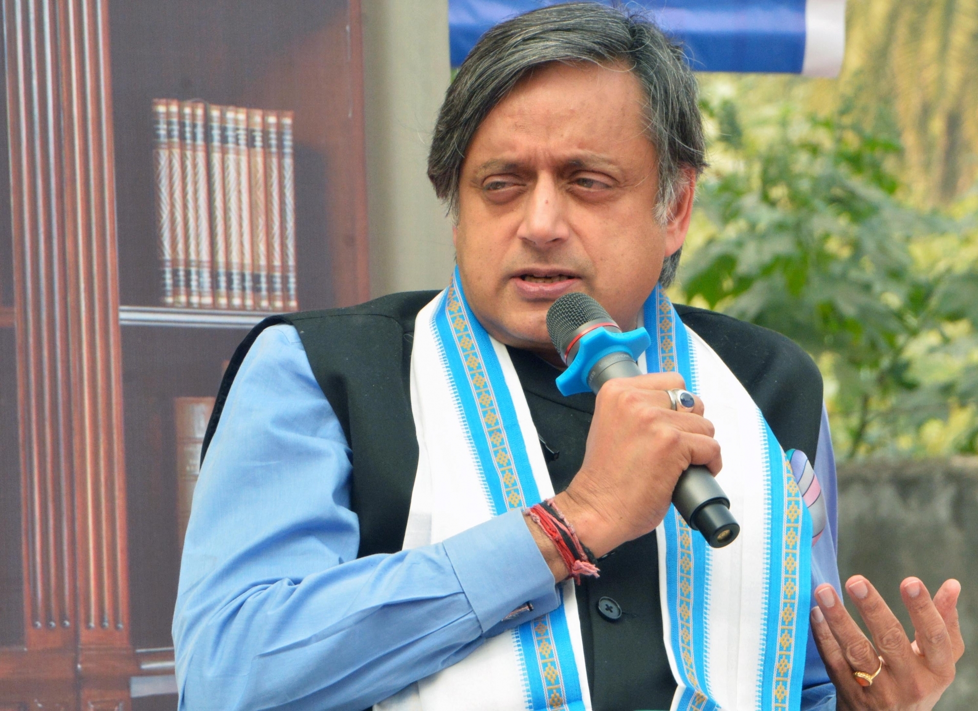 विपक्षी नेताओं के खिलाफ की गई ट्विटर की कार्रवाई चयनात्मकता और पूर्वाग्रह, यह अभिव्यक्ति की आजादी पर हमला: थरूर