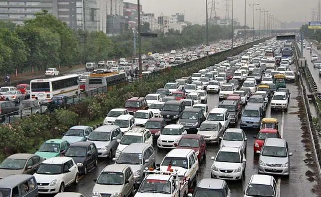 अर्थ जगत की 5 बड़ी खबरें: दिल्ली-NCR में 10 साल पुराने डीजल वाहनों को राहत नहीं और 2 ट्रिलियन डॉलर के पार पहुंचा क्रिप्टो बाजार
