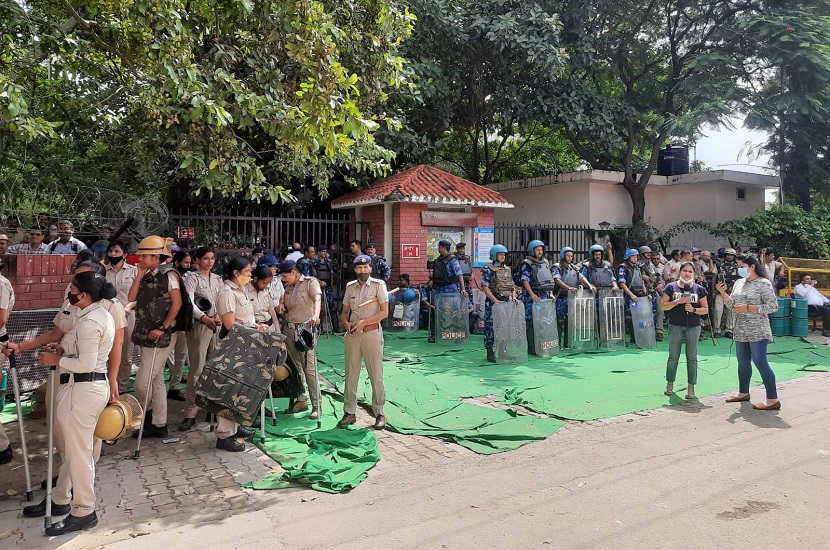 करनाल प्रशासन के साथ किसान नेताओं की आज की बैठक भी बेनतीजा खत्म, कल सुबह 9 बजे फिर होगी बातचीत