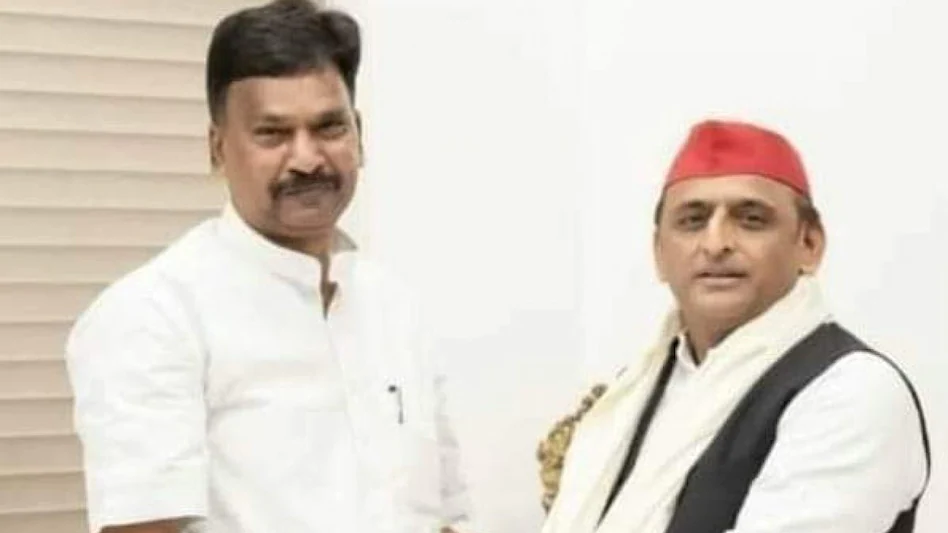 बड़ी खबर LIVE: यूपी विधानसभा चुनाव से पहले बीजेपी को बड़ा झटका, सपा में शामिल हो सकते हैं बीजेपी विधायक