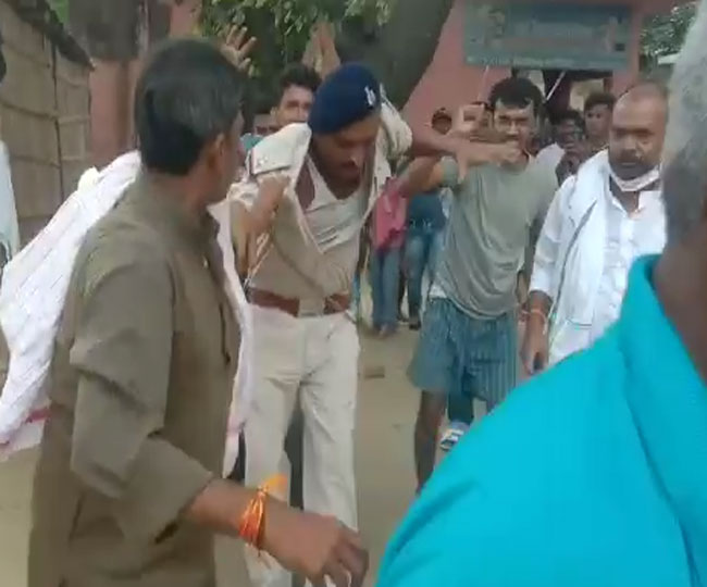बिहार पंचायत चुनावः बोगस वोटिंग से रोकने पर एएसआई की पिटाई, नीतीश सरकार के पुख्ता सुरक्षा के दावे पर उठे सवाल