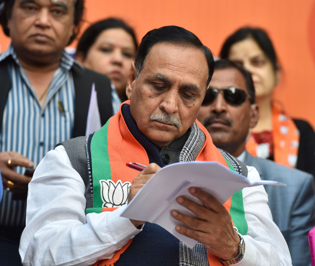 गुजरात के मुख्यमंत्री विजय रूपाणी ने दिया इस्तीफा, बीजेपी ने एक और मुख्यमंत्री बदला