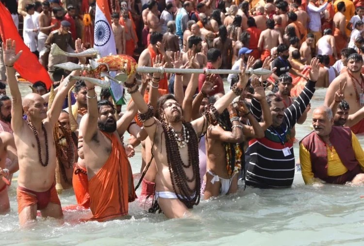 वीडियो: संत-महंतों के खून से लाल होती आई है धर्मनगरी हरिद्वार, 3 दशकों में कई संत हुए साजिश के शिकार!