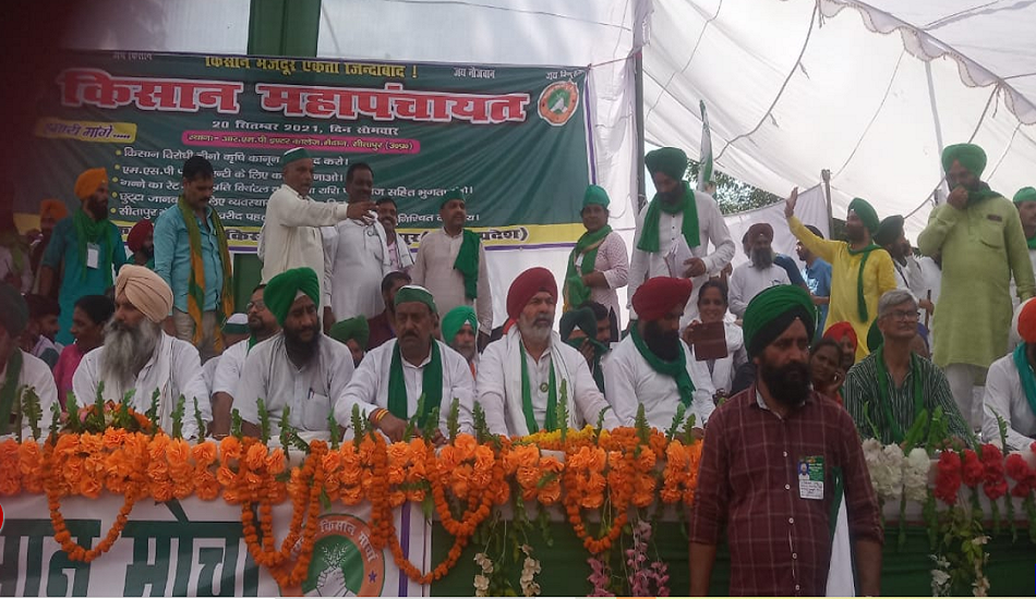 यूपी में पूर्वांचल की राह पर किसान आंदोलन, सीतापुर महापंचायत में जुटी भारी भीड़, बीजेपी के खिलाफ हवा का संकेत