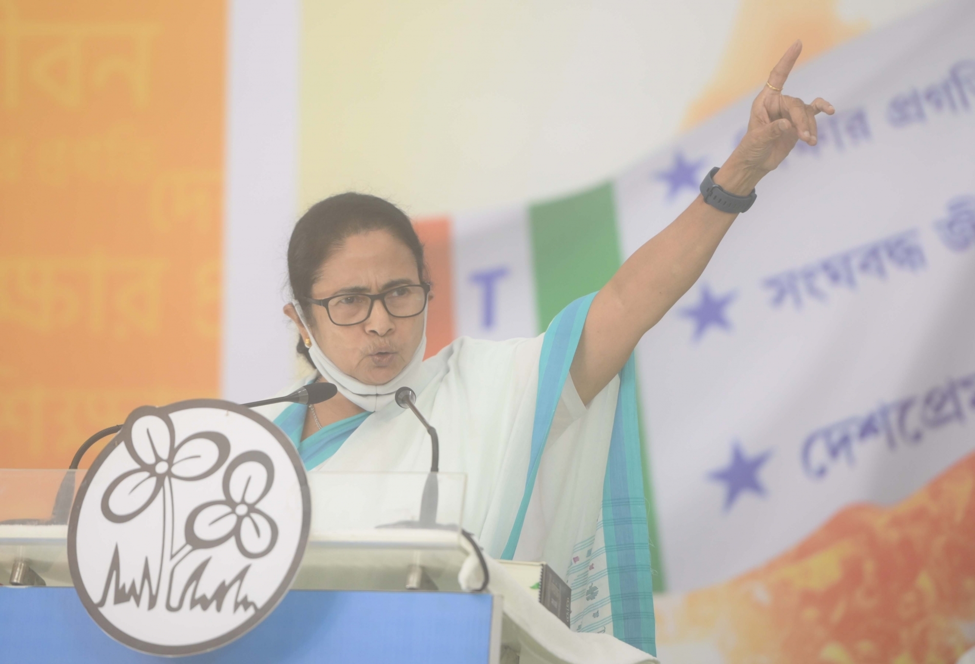 पश्चिम बंगाल में उपचुनाव को लेकर विवाद, चुनाव आयोग पर भड़के बीजेपी नेता सुवेंदु अधिकारी, जानें क्यों