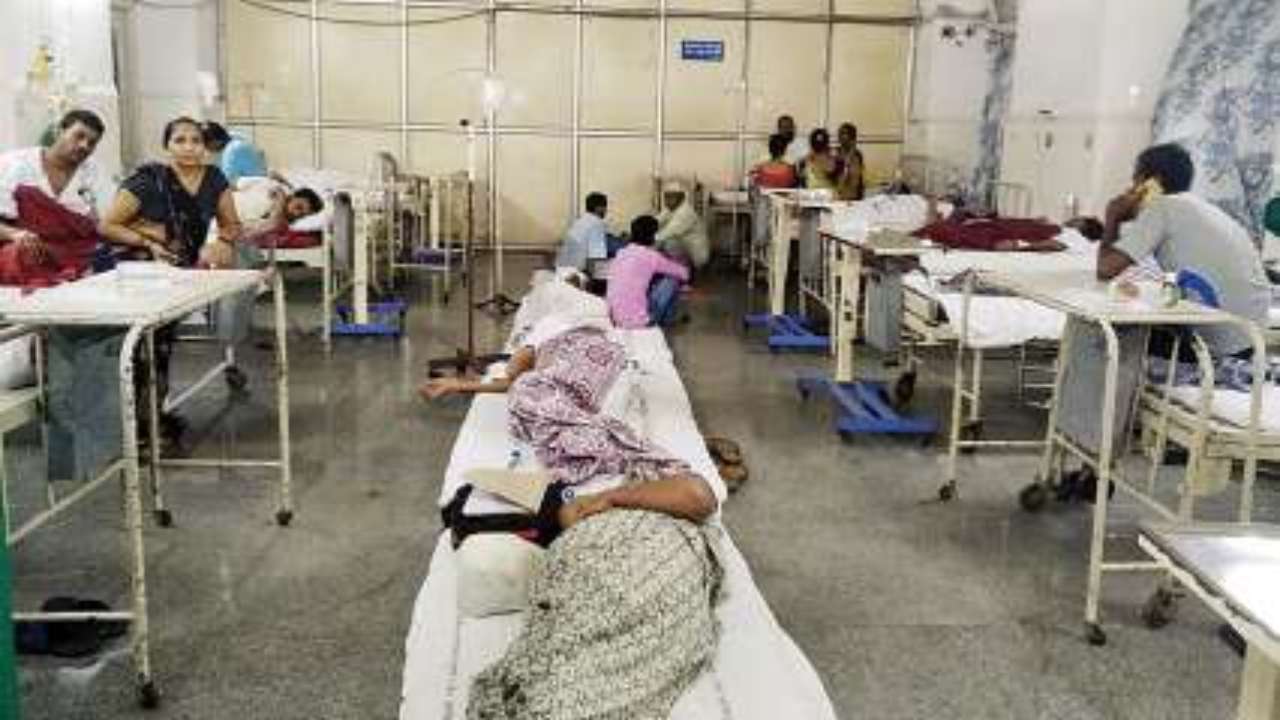 आखिरकार 37 बच्चों और 7 बड़ों की मौत के बाद जागी योगी सरकार, फिरोजाबाद की सीएमओ को हटाया