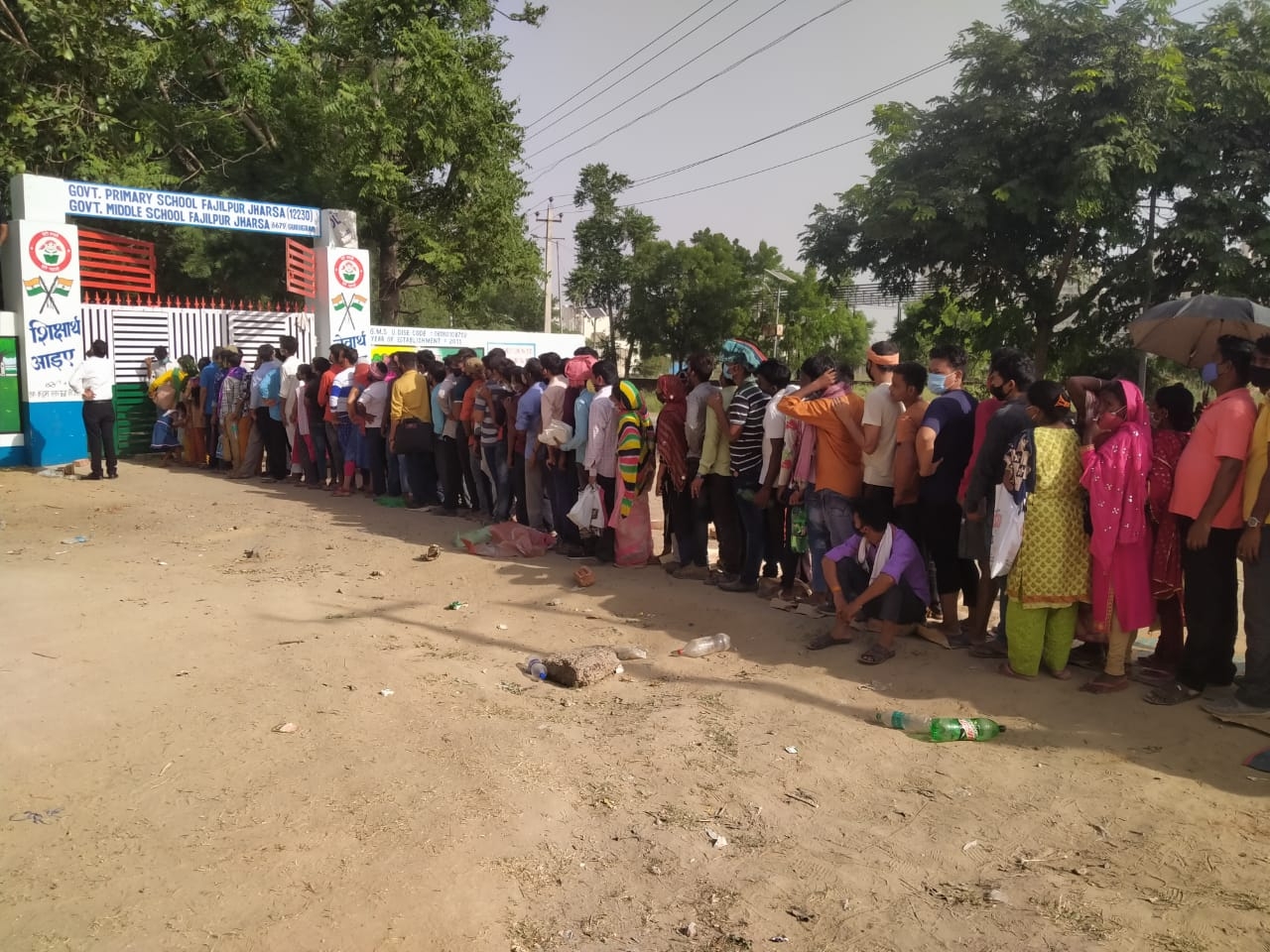 पश्चिम बंगाल के डलपाईगुड़ी में वैक्सीन सेंटर में भगदड़, 25 घायल, अब कूपन जारी करेगी सरकार