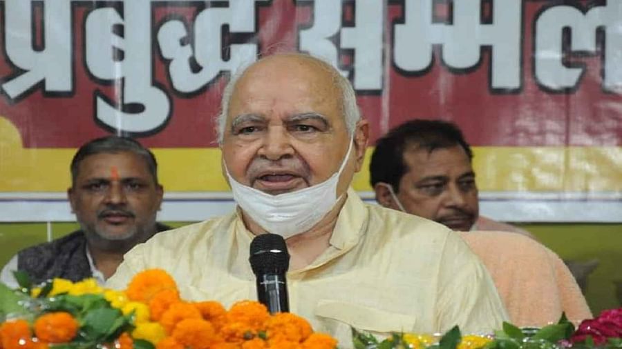 'जहरीला हो चुका है हृदय नारायण का 'ह्रदय', बापू पर विवादित बयान देने पर घिरे UP विधानसभा अध्यक्ष, चौतरफा हमला