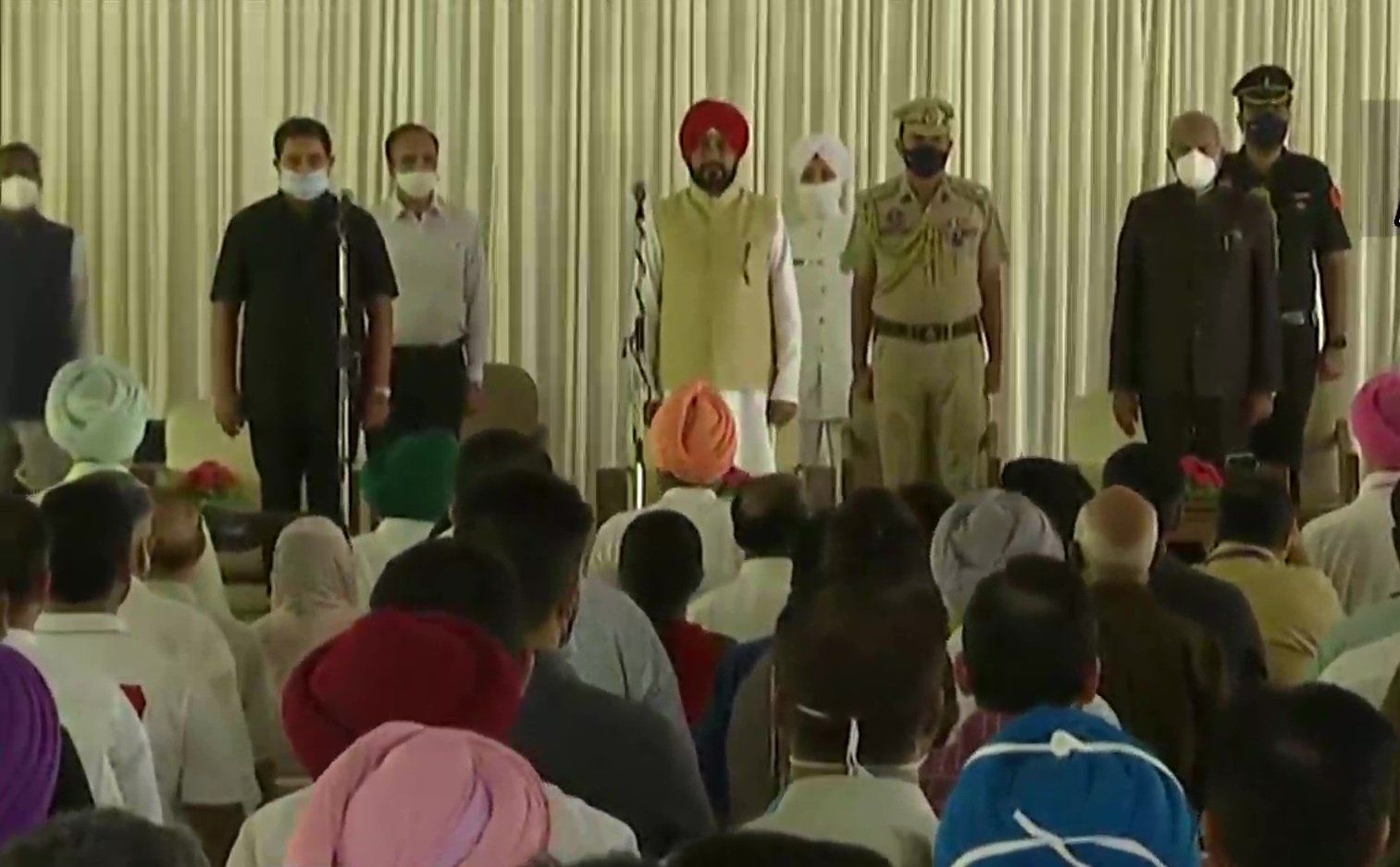 पंजाबः चरणजीत चन्नी सरकार के 15 मंत्रियों ने ली शपथ, युवा चेहरों को तरजीह, क्षेत्रीय-सामाजिक संतुलन भी दिखा