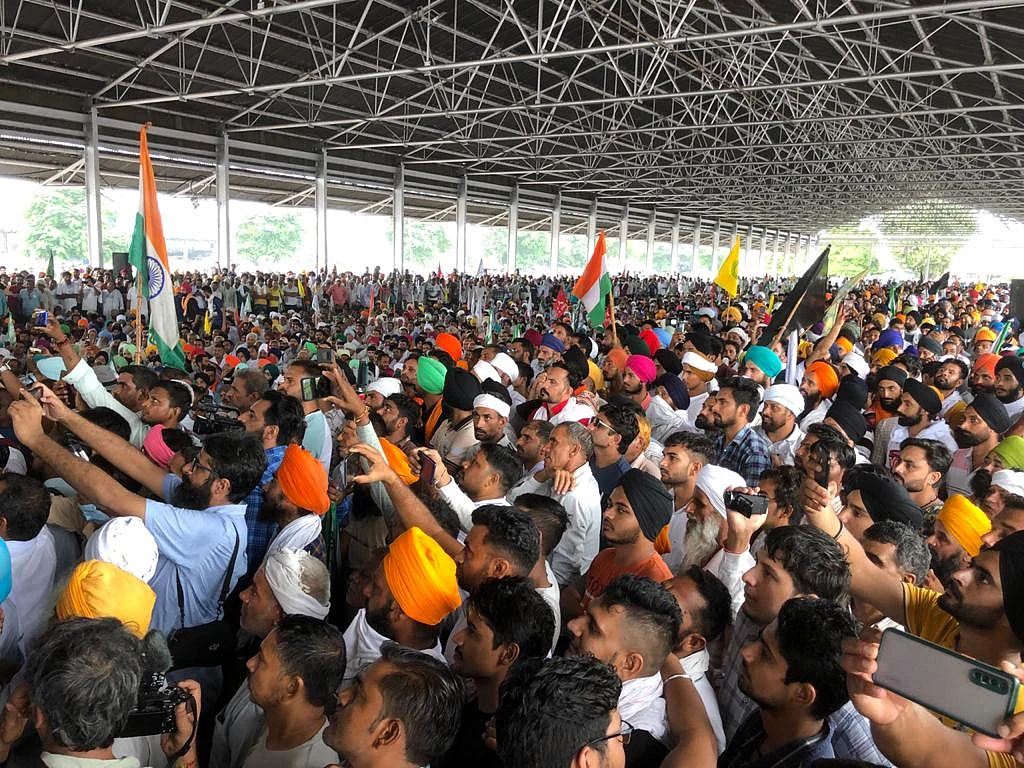करनाल में किसानों के सैलाब ने खट्टर सरकार को दिया जवाब, अपने ही घर में बुरी तरह घिर गए मुख्यमंत्री