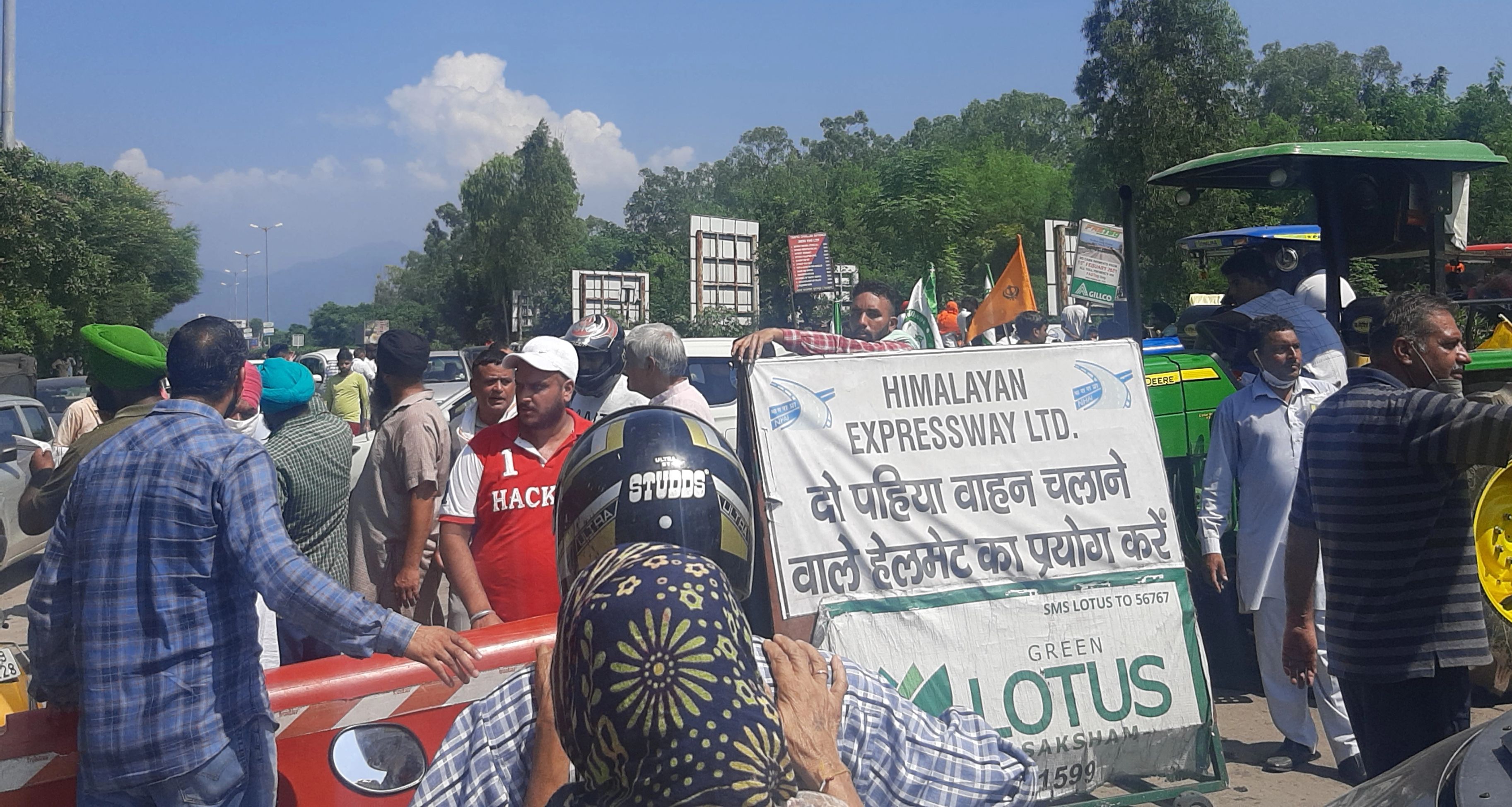 भारत बंद को हरियाणा में मिला जोरदार समर्थन, सड़कें, बाजार, बस और ट्रेनें सब रहे बंद