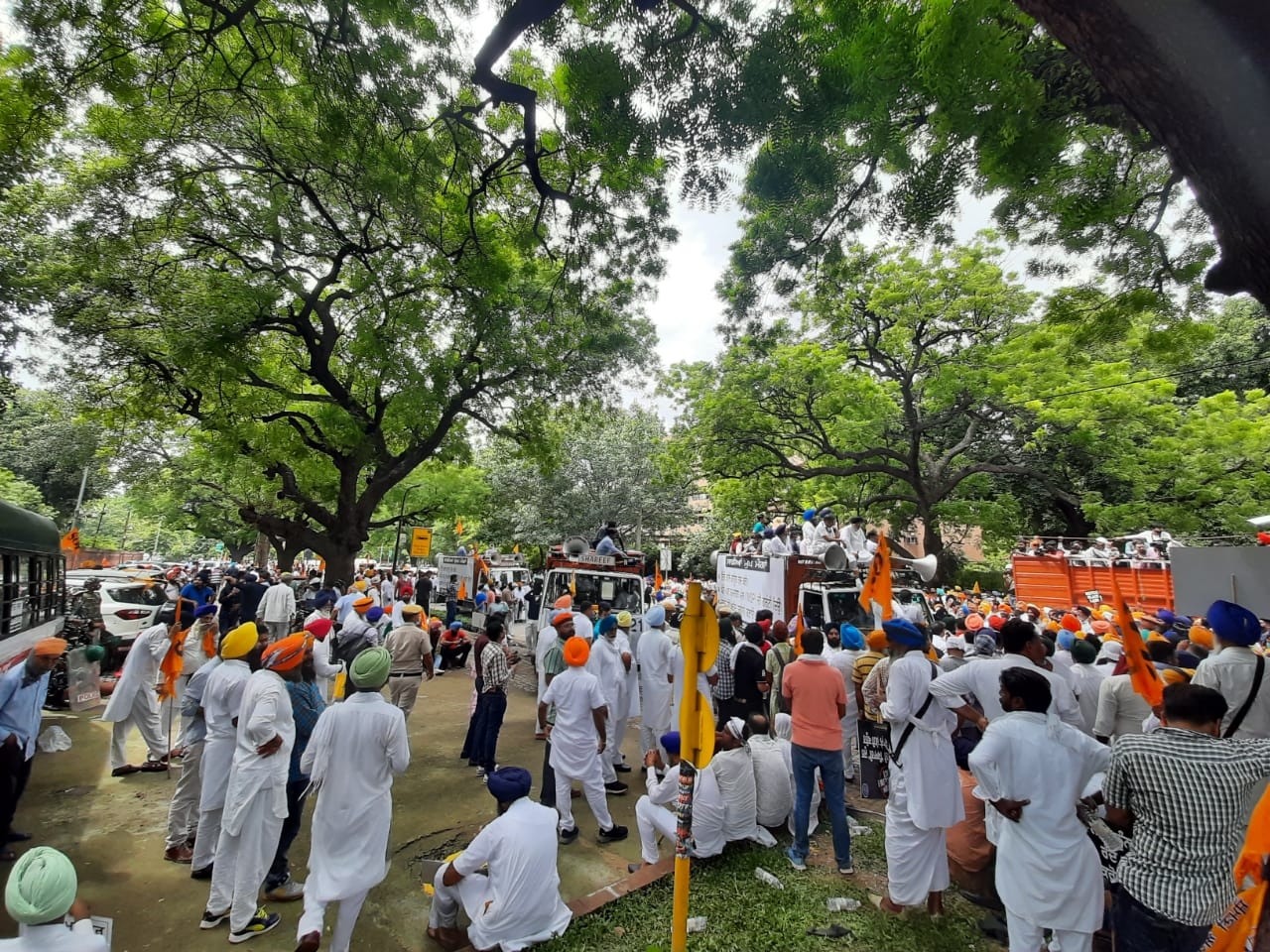 कृषि कानून: मोदी सरकार की कभी सहयोगी रही अकाली का प्रदर्शन, कहा- सरकार ने किसानों के साथ किया विश्वासघात