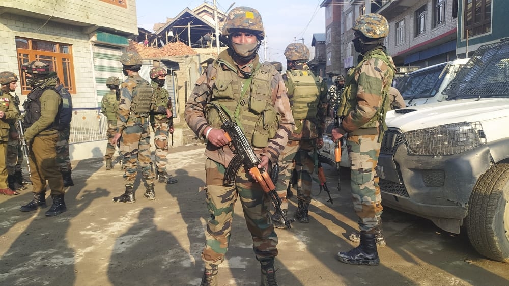जम्मू-कश्मीर: श्रीनगर में आतंकवादी हमला, एक सब-इंस्पेक्टर की मौत