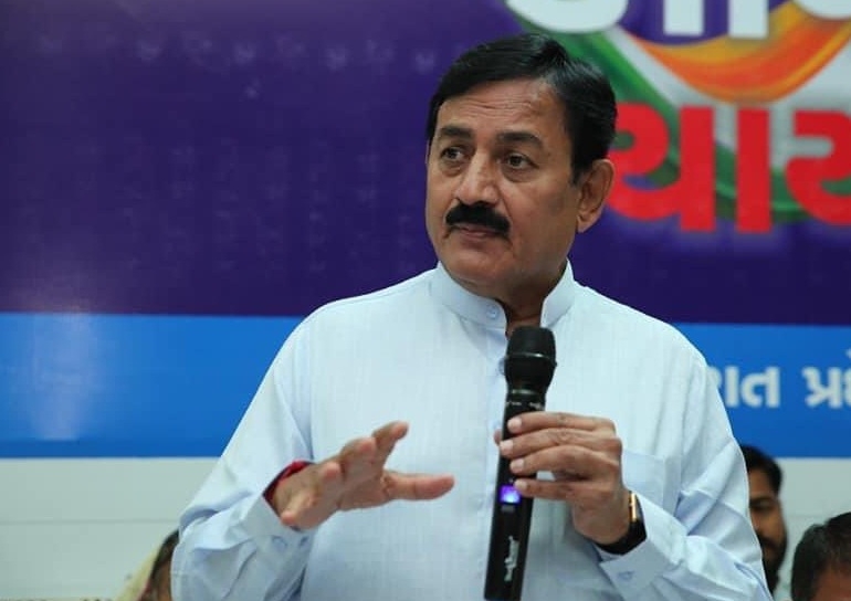 रुपाणी को हटाना बीजेपी की ध्यान भटकाने की कवायद, चुनाव में अपना चेहरा बचाने की कर रही कोशिश: कांग्रेस