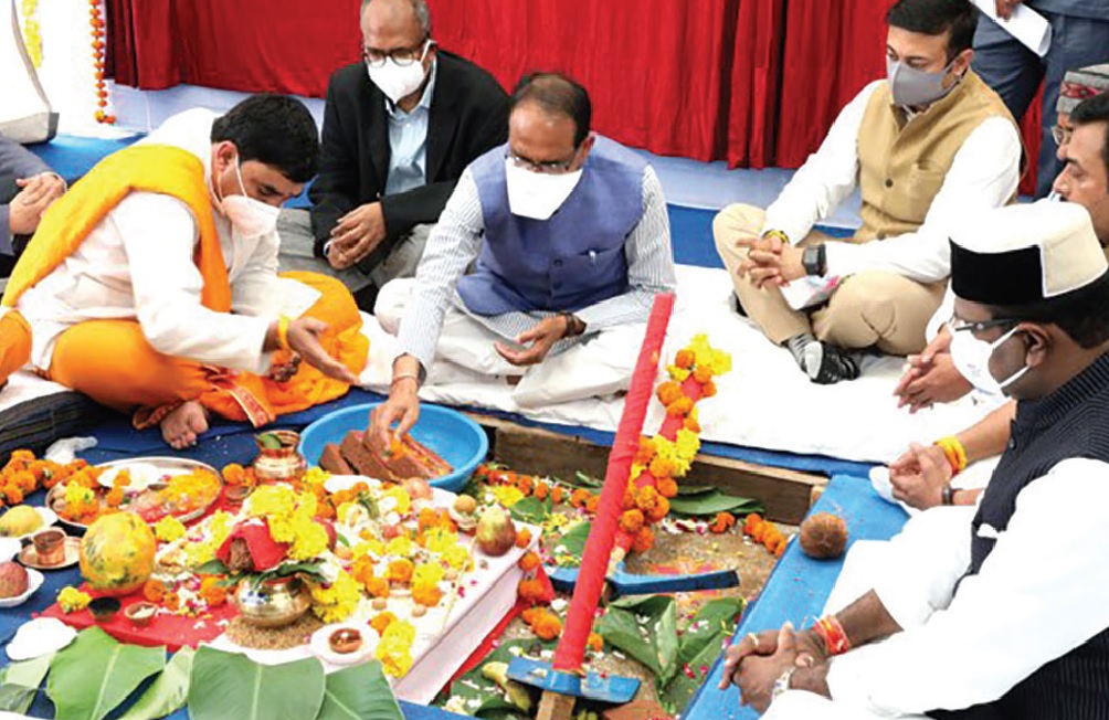 मध्य प्रदेश: सरकार से परेशान होकर यूनिवर्सिटी की जमीन छोड़कर भाग गए अनिल अंबानी, अब वहीं टेक्सटाइल पार्क बनाने का ऐलान