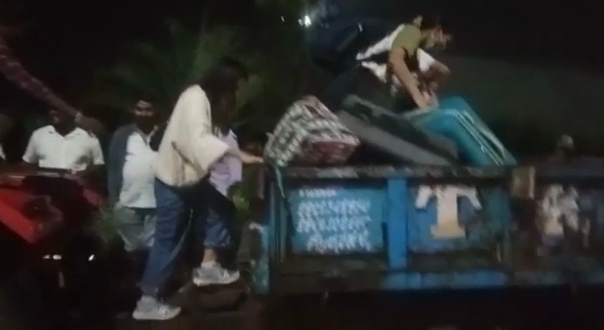 बेंगलुरू में बारिश से बुरा हाल, हवाईअड्डे पर भरा पानी , यात्री परेशान