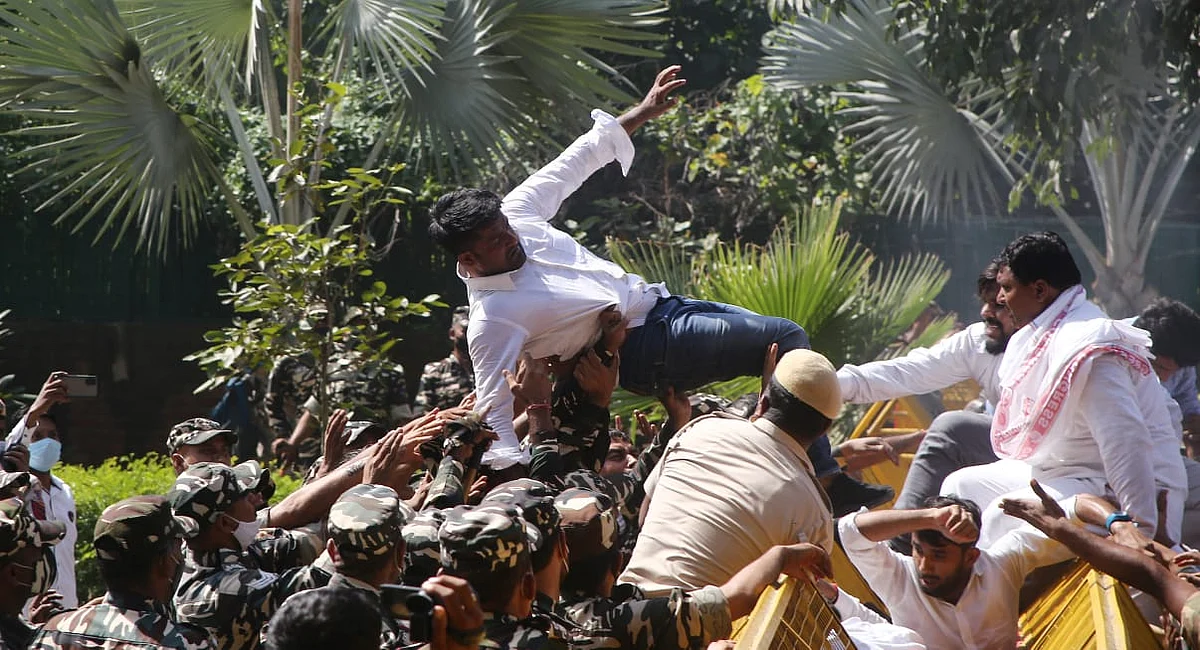 लखिमपुर हिंसाः यूथ कांग्रेस का अमित शाह के घर के बाहर प्रदर्शन, आरोपी के मंत्री पिता की बर्खास्तगी की उठाई मांग