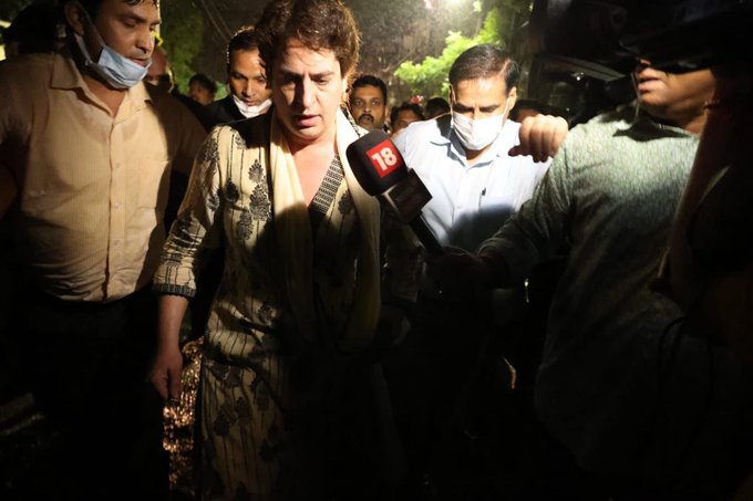 लखीमपुर खीरी जा रहीं प्रियंका गांधी को पुलिस ने हिरासत में लिया, कांग्रेस बोली- न्याय तो अब होकर रहेगा योगी जी