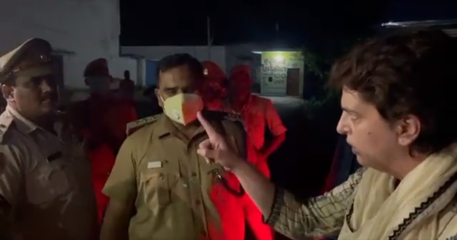 वीडियो: ...जब UP पुलिस पर भड़कीं प्रियंका गांधी, कहा- क्या समझ रखा है, पहले वॉरंट लेकर आओ तब रोकना