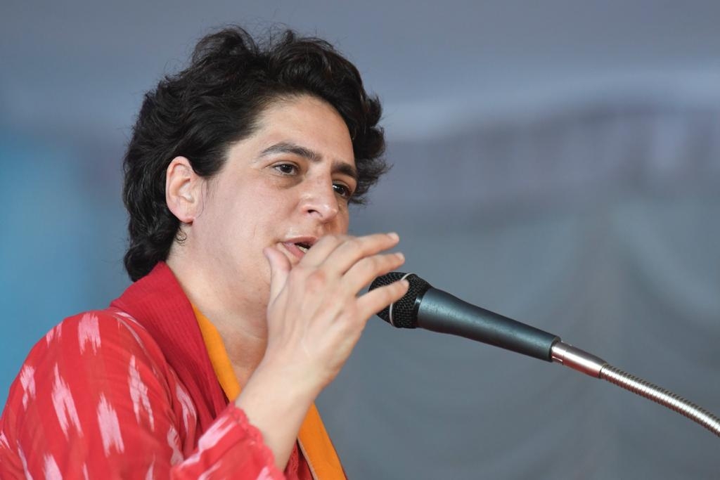 प्रियंका गांधी का केंद्र पर हमला, कहा- पेट्रोल-डीजल खरीदते समय याद रखें, टैक्स से 23 लाख करोड़ रुपए कमा चुक है सरकार