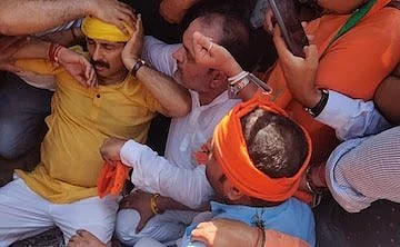 दिल्ली में प्रदर्शन के दौरान घायल हुए बीजेपी सांसद मनोज तिवारी, अस्पताल में कराना पड़ा भर्ती