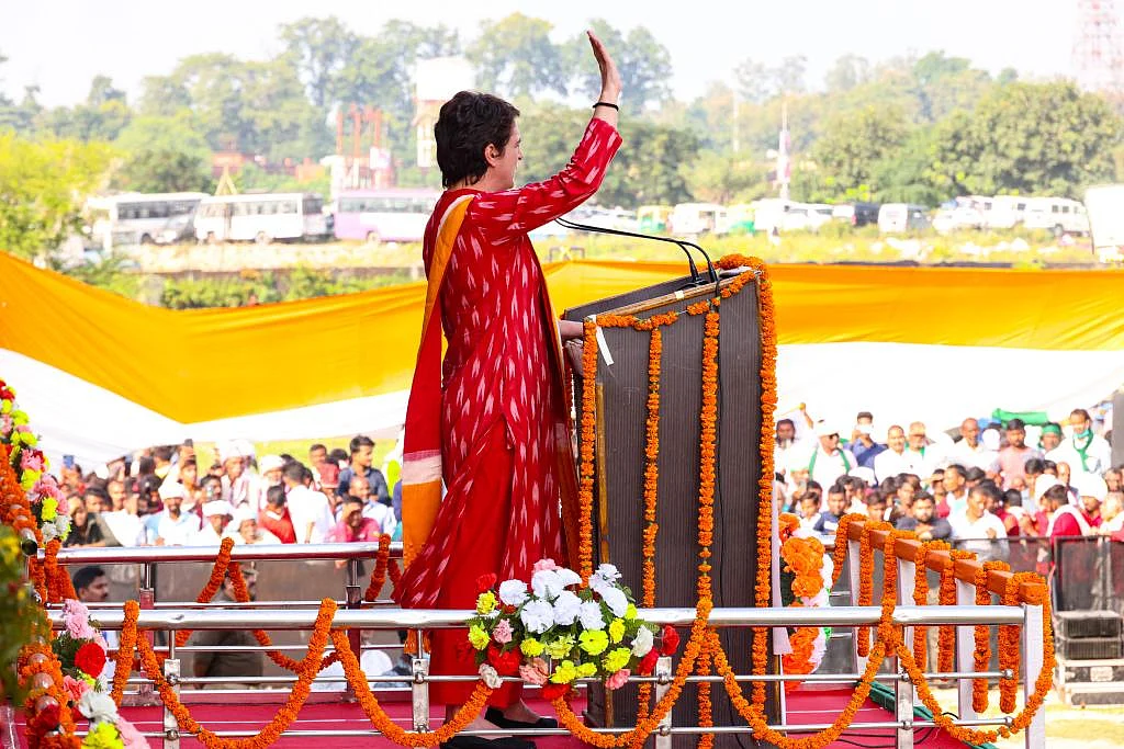योगी को गोरखपुर में प्रियंका का डंका, बीजेपी पर तीखा हमला, कहा- जनता का सब लूटि लूटि पूंजपतियों को देऊ पहुंचाय