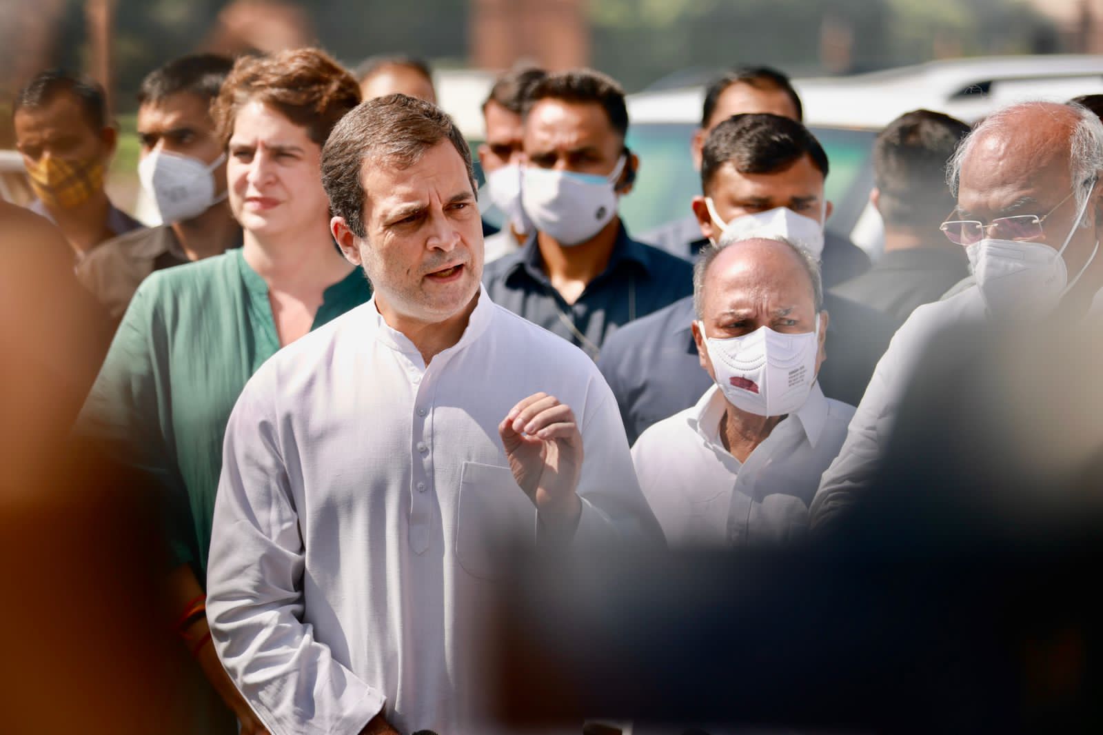 वीडियो: लखीमपुर में 'किसान नरसंहार' पर राष्ट्रपति से मिला कांग्रेस प्रतिनिधिमंडल, न्याय की उठाई आवाज