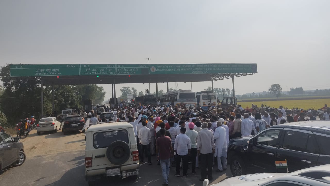 उत्तराखंड से लखीमपुर कूच कर रहे हरीश रावत के काफिले को देख UP पुलिस के फूले हाथ-पांव! किच्छा बॉर्डर पर रोका