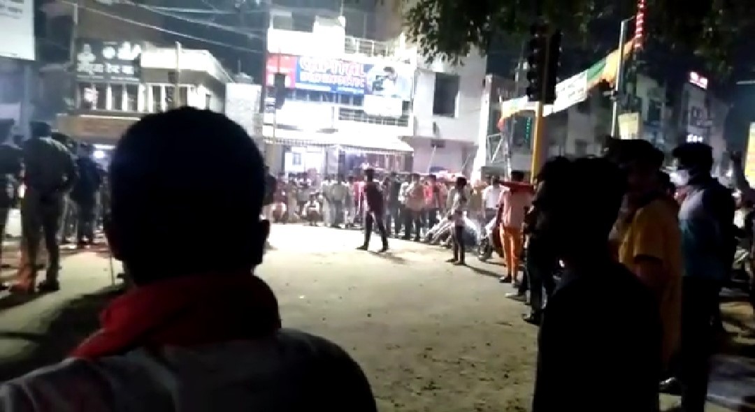 सहारनपुरः हिन्दू संगठन के जबरन मुगल रेस्टोरेंट बंद कराने पर बवाल, कड़ी मशक्कत के बाद प्रशासन ने हालात संभाला