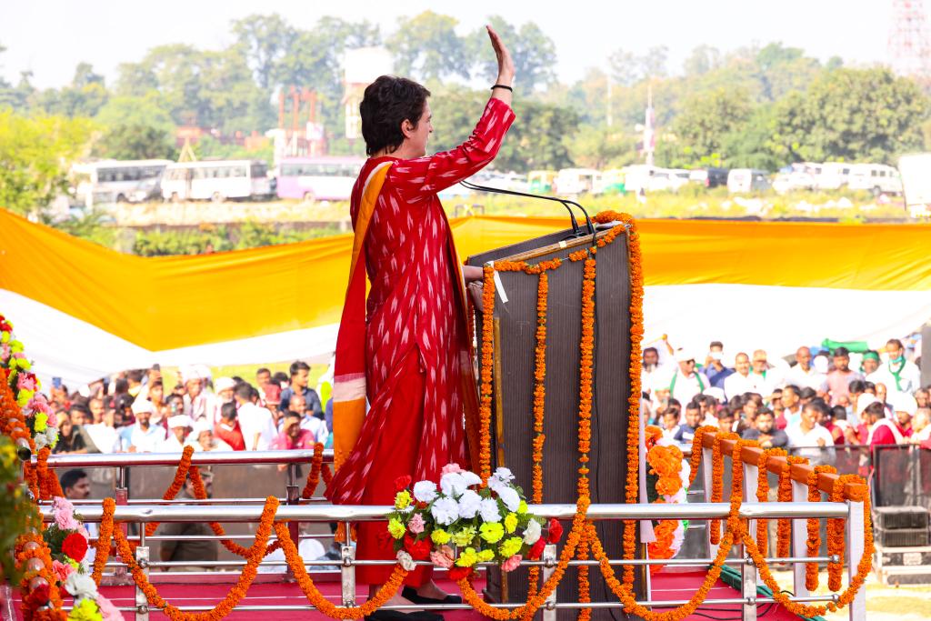 अरे जान दे दूंगी...से लेकर '70 साल की मेहनत 7 साल में मिटा डाली...तक का नया नैरेटिव दे गईं गोरखपुर में प्रियंका