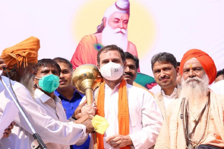 देश में दलितों पर हो रहे हमले रोकेगी कांग्रेस, बाल्मीकि 'जयंती' पर राहुल गांधी ने दिलाया भरोसा