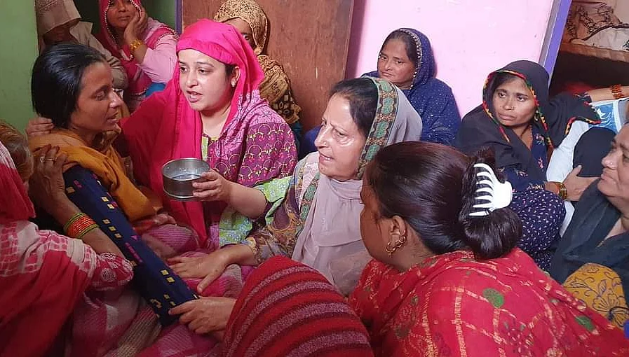 कासगंजः अल्ताफ की मौत की 'पुलिस कहानी' में झोल ही झोल, पिता का दावा- मैं अनपढ़, समझौता पुलिस ने लिखवाया