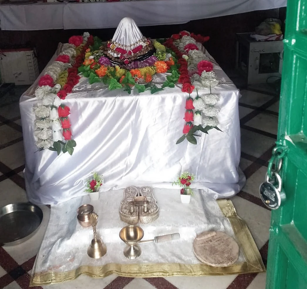 कबीर की मजार (फोटो : दिवाकर/नागेंद्र)