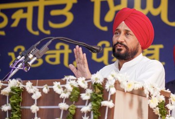 चन्नी का कैप्टन पर सीधा हमला, कहा- बीजेपी और अकाली दल के साथ मिलकर पंजाब के हितों को नुकसान पहुंचा रहे हैं पूर्व सीएम