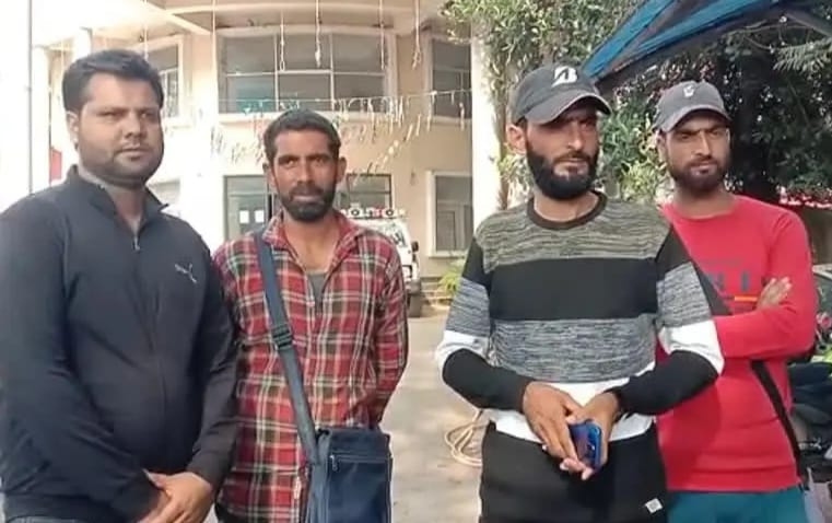 रांची में फेरी कर कपड़ा बेचने वाले तीन कश्मीरी युवकों से मारपीट, शहर छोड़ने की दी गई धमकी
