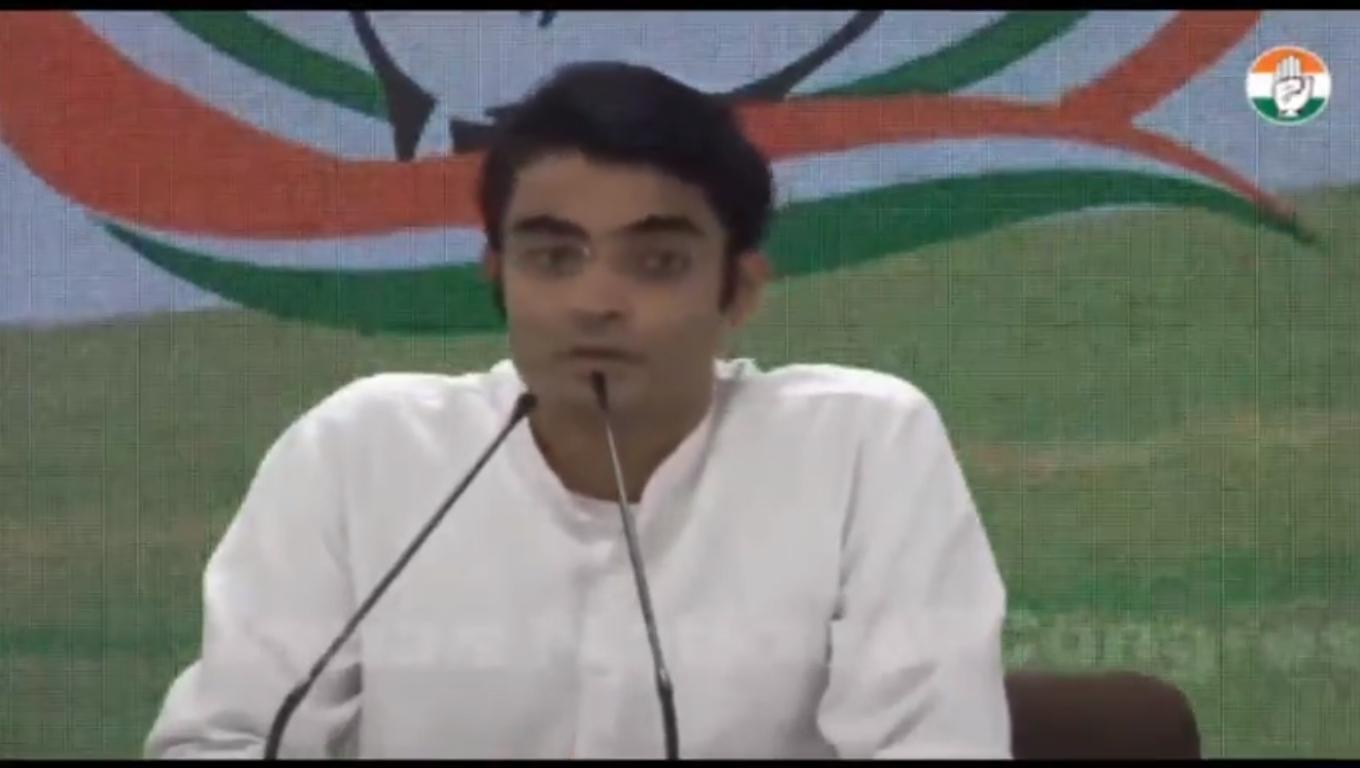 'कृषि कानूनों को निरस्त करने का निर्णय पीएम मोदी की राजनीति की तानाशाही शैली के लिए एक झटका'