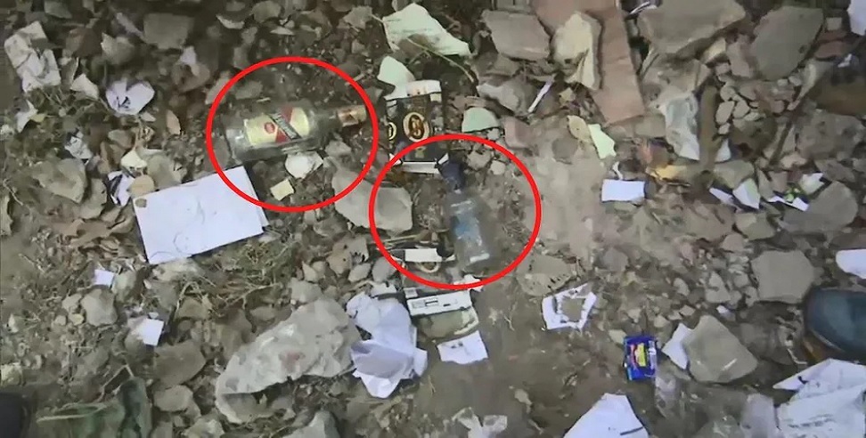 बिहार विधानसभा परिसर में मिली शराब की खाली बोतलें, तेजस्वी बोले- शराब माफिया के साथ हमने देखी है सीएम की तस्वीर