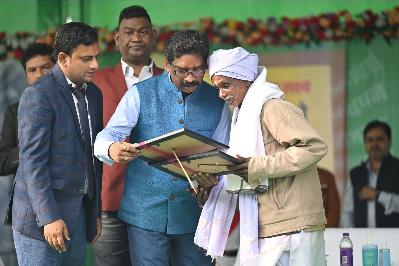 झारखंड में 'आपका अधिकार-आपके द्वार' अभियान शुरू, सीएम हेमंत बोले- घर तक पहुंचाएंगे लाभ