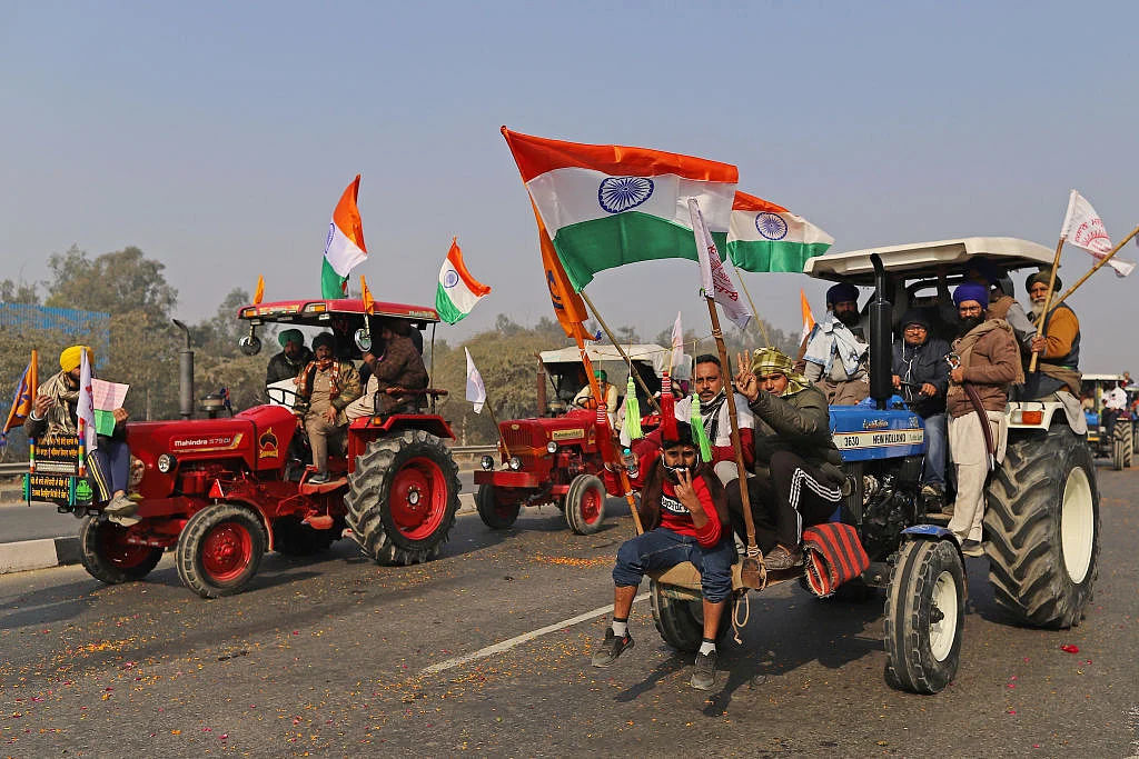 किसान आंदोलन का एक साल: ऐसी ही शुरुआती सर्दियों के दिन थे जब बीजेपी सरकार ने किसानों पर चलवा दी थीं जल तोपें