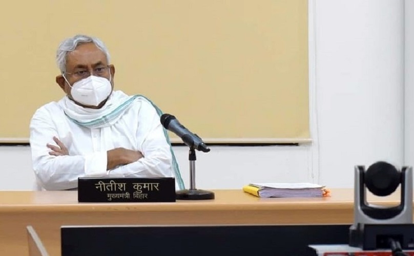 इधर नीतीश कर रहे थे शराबबंदी पर हाई-लेवल बैठक, उधर नशे में धुत अधिकारी ने किया हंगामा, हुआ गिरफ्तार